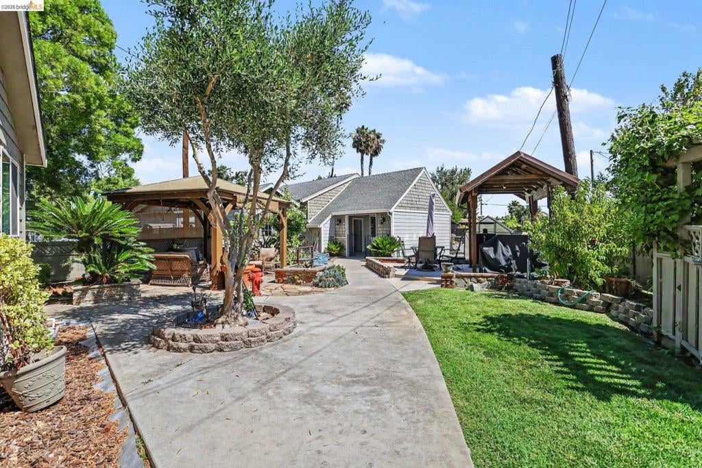 611 Riverview Pl