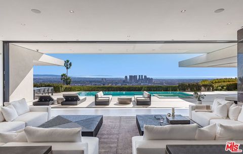 Photo of 1535 Carla Rdg, Beverly Hills, CA 90210 (MLS # 26654627)