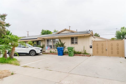 Photo of 9628 Keokuk Avenue, Chatsworth, CA 91311 (MLS # GD26136209)