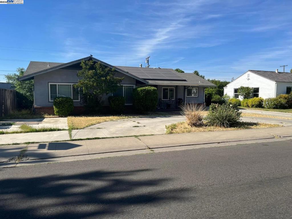 Charming 3-bedroom, 2-bath home located in Stockton’s desirable neighborhood. This well-maintained property features a spacious layout with plenty of natural light and a private backyard perfect for entertaining. Conveniently situated near schools, shopping, and major freeways—ideal for families or investors alike. Don’t miss this great opportunity!