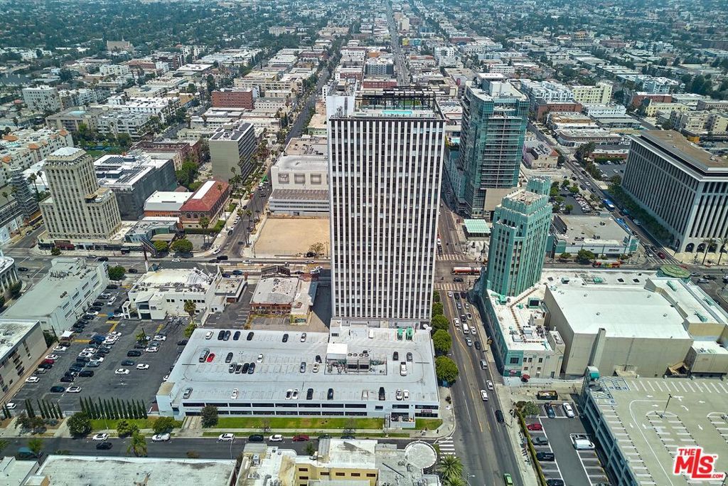 Photo of 3810 Wilshire Boulevard #404, Los Angeles, CA 90010 (MLS # 25569877)