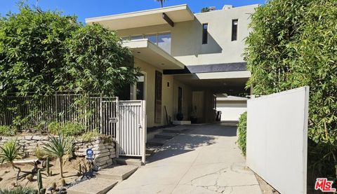 Photo of 1555 Rising Glen Road, Los Angeles, CA 90069 (MLS # 26666007)