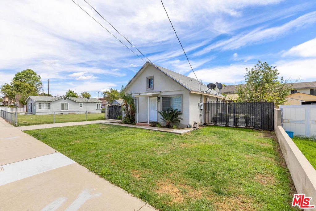 2028 E Cienega Avenue