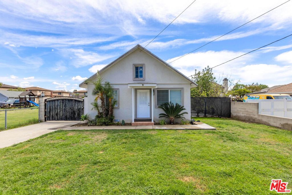 2028 E Cienega Avenue