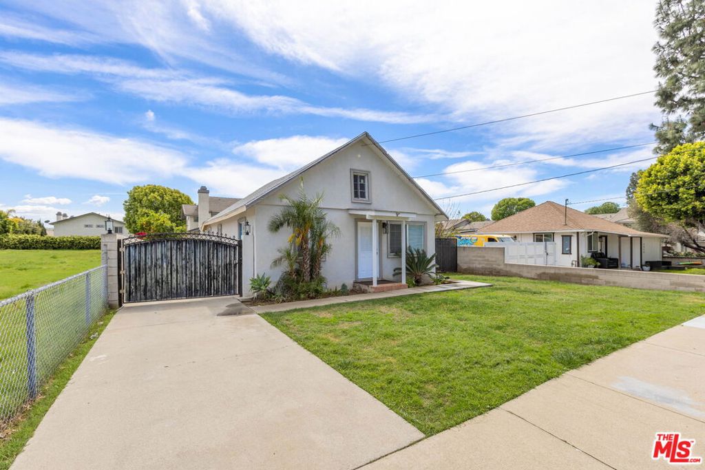 2028 E Cienega Avenue
