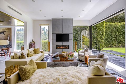 Photo of 9852 San Circle, Beverly Hills, CA 90210 (MLS # 25595275)
