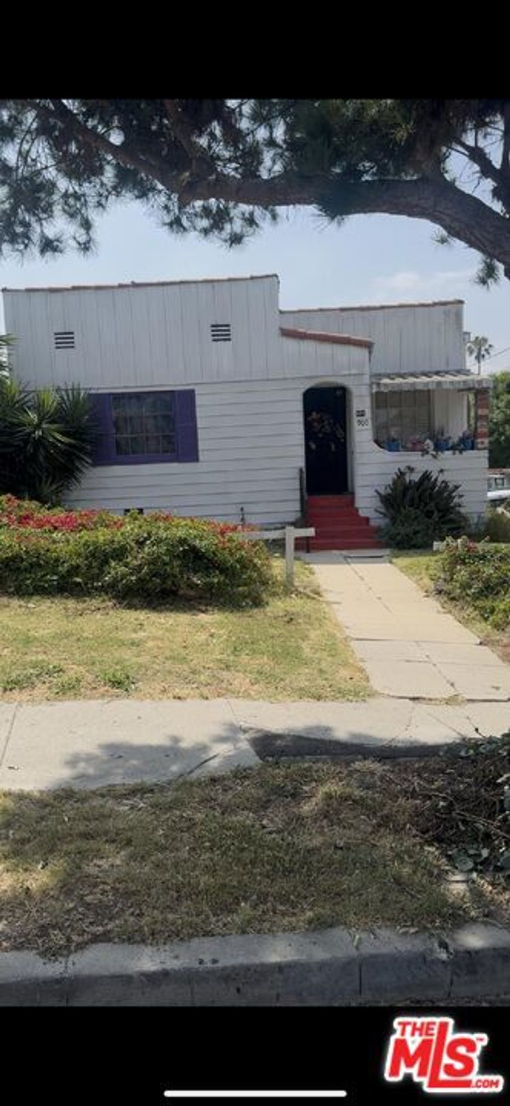 Photo of 900 E 65th Street, Inglewood, CA 90302 (MLS # 26828117)
