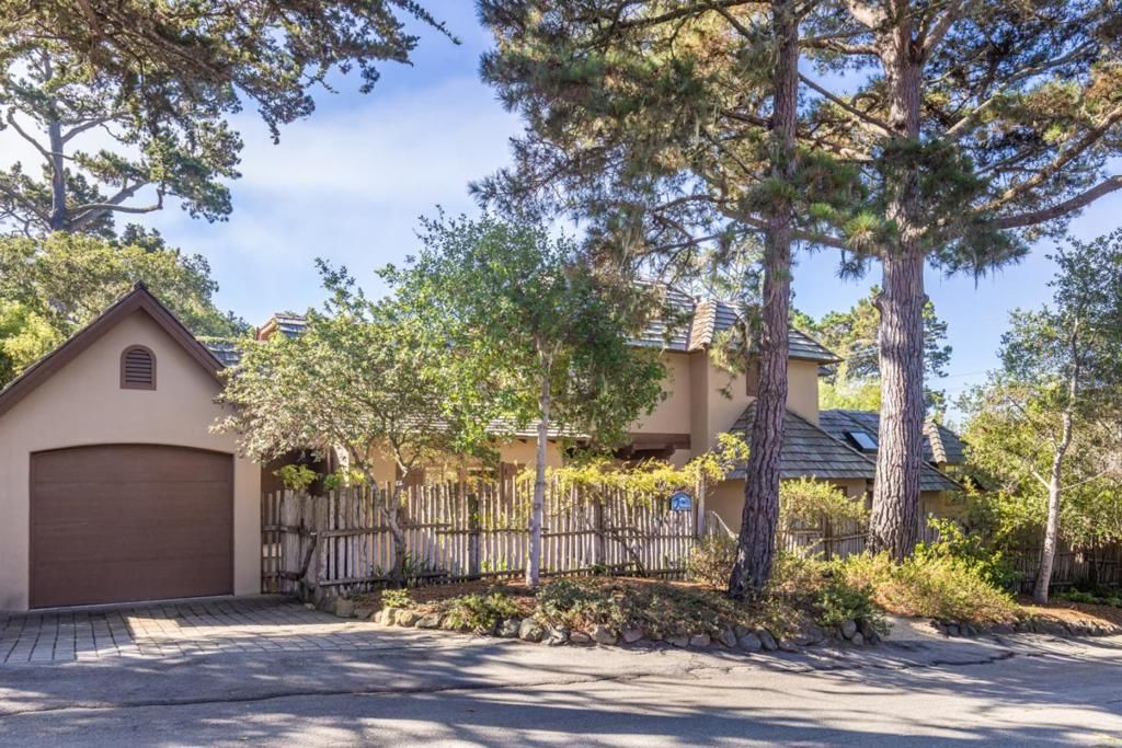 Photo of 0 SE Corner of Monte Verde &amp; 10th Avenue, Carmel, CA 93921 (MLS # ML82024665)