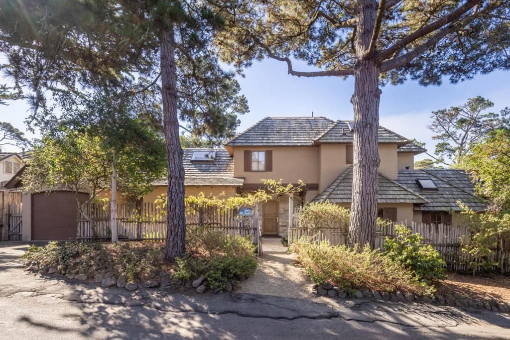 Photo of 0 SE Corner of Monte Verde &amp; 10th Avenue, Carmel, CA 93921 (MLS # ML82024665)