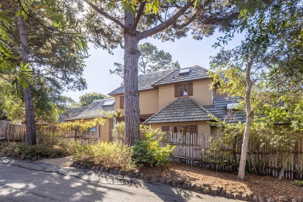 Photo of 0 SE Corner of Monte Verde &amp; 10th Avenue, Carmel, CA 93921 (MLS # ML82024665)