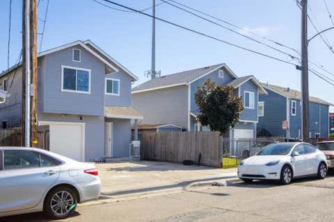 Photo of 816 7th Avenue, Oakland, CA 94606 (MLS # ML82050549)
