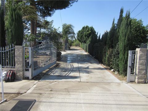 Photo of 16592 Valencia AVE, Fontana, CA 92335 (MLS # OC26115462)