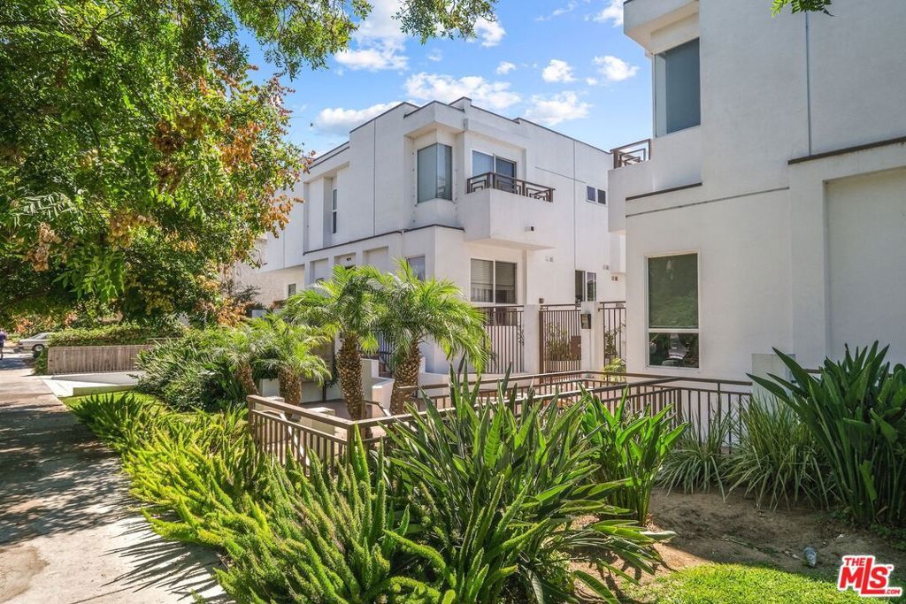 Photo of 2512 28th Street #104, Santa Monica, CA 90405 (MLS # 25589963)