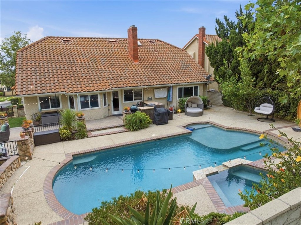 11044 Stone River