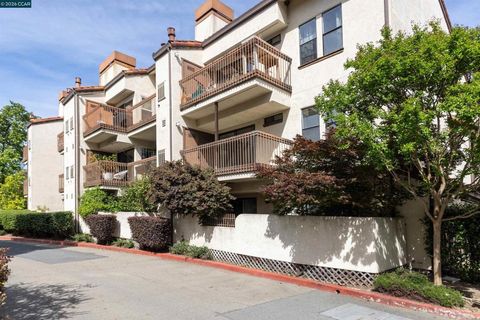 Photo of 621 N Villa Way, Walnut Creek, CA 94595 (MLS # 41130041)