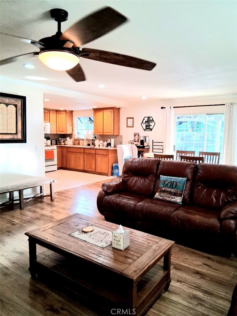 3022 E Quinnell Drive