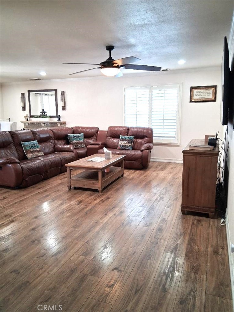 3022 E Quinnell Drive