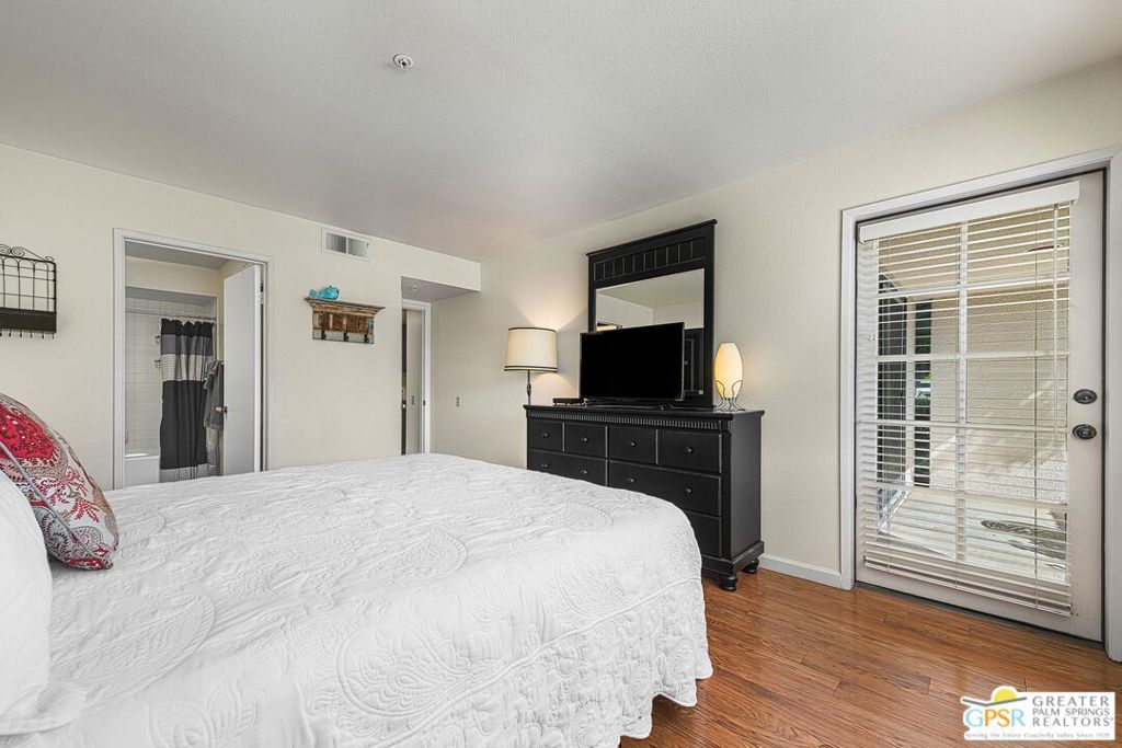 Plaza Villas - Residential