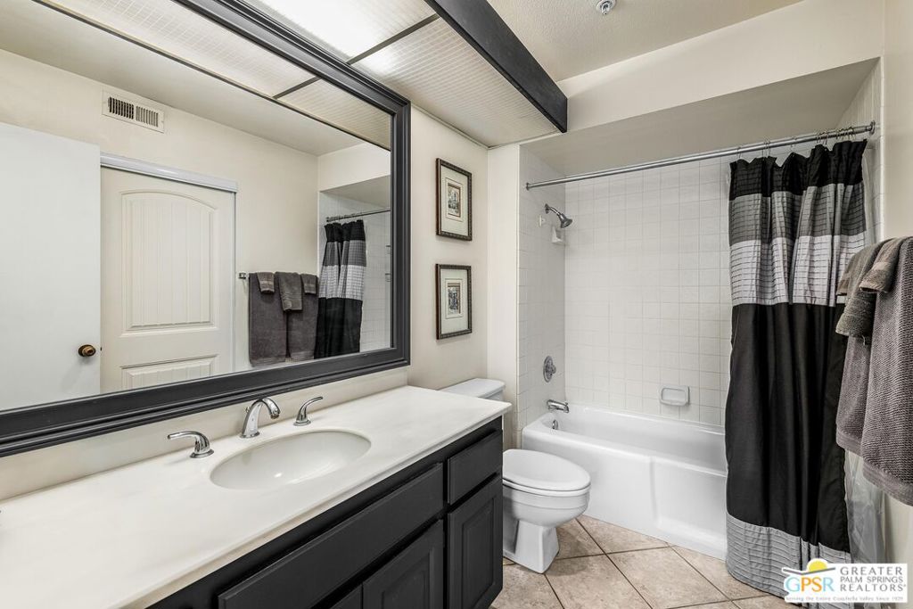 Plaza Villas - Residential