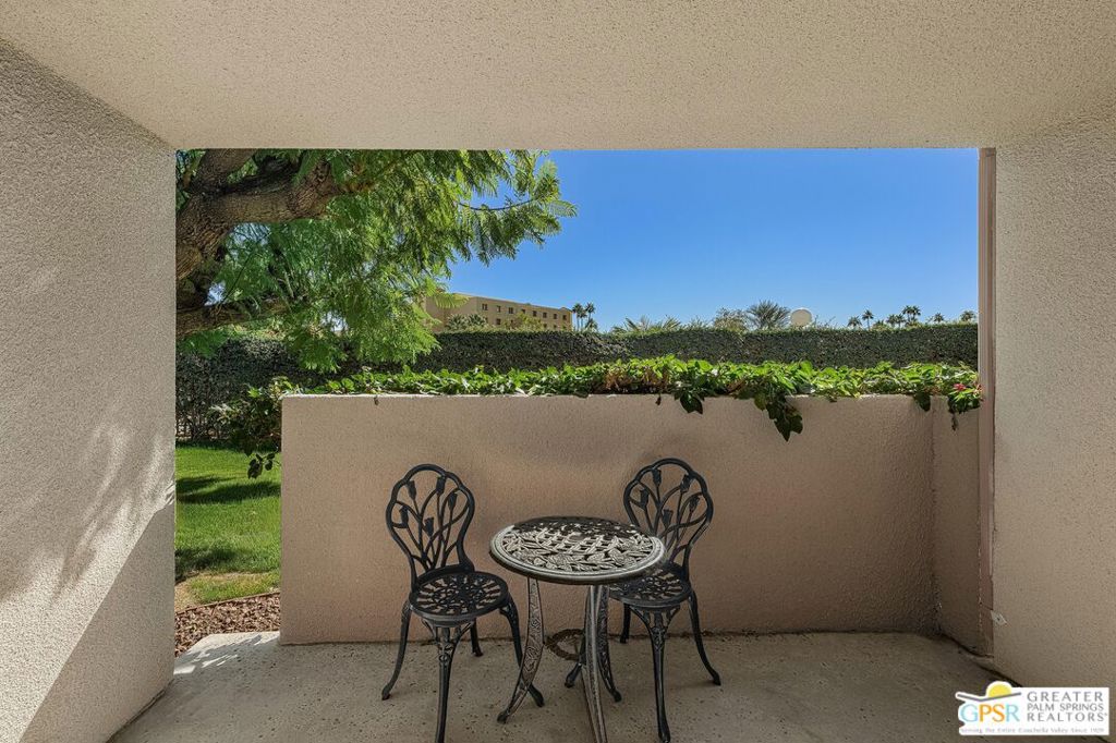 Plaza Villas - Residential