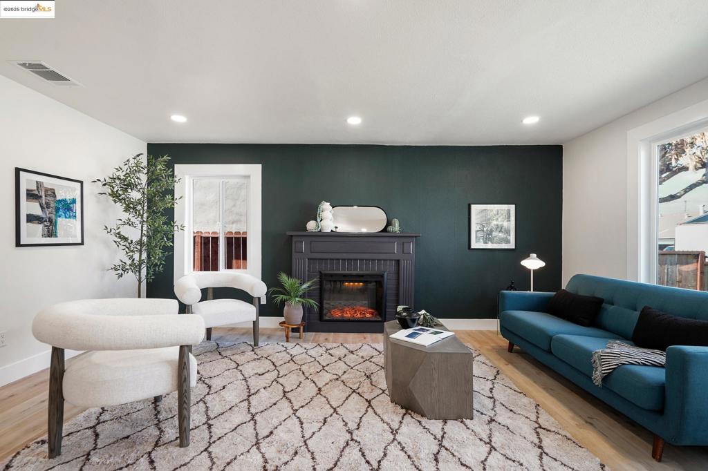 OAKLAND - Residential