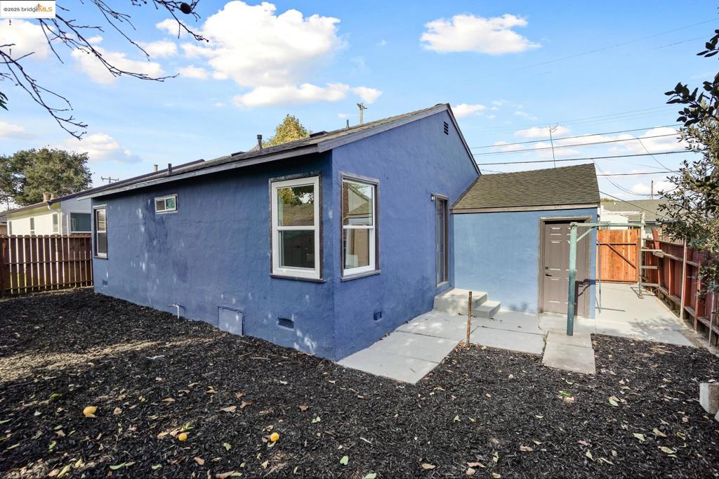 OAKLAND - Residential