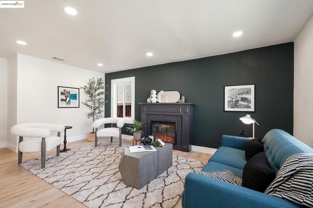 OAKLAND - Residential