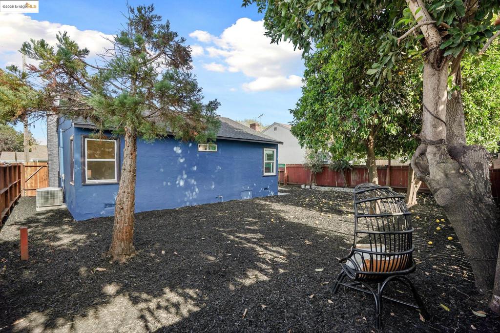 OAKLAND - Residential