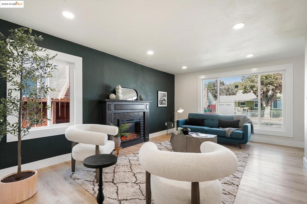 OAKLAND - Residential