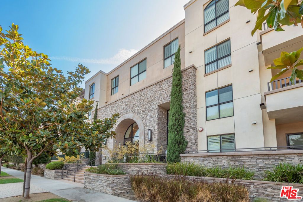 Photo of 5015 Balboa Boulevard #408, Encino, CA 91316 (MLS # 25574321)