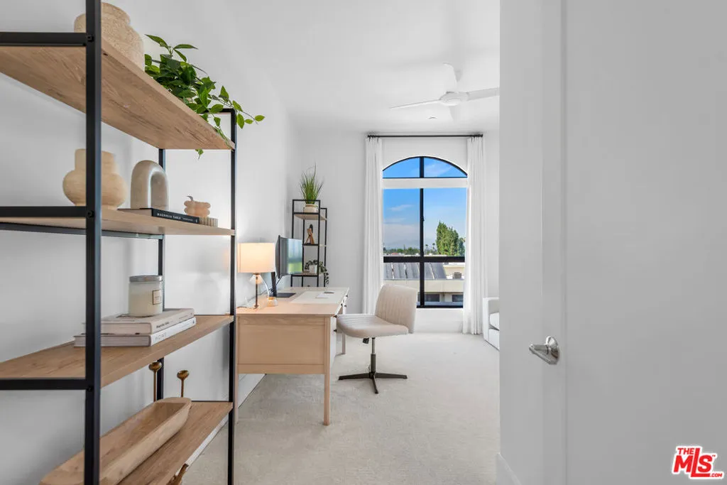 Encino, California 91316, United States, 2 Bedrooms Bedrooms, ,2 BathroomsBathrooms,Residential,Active,192115