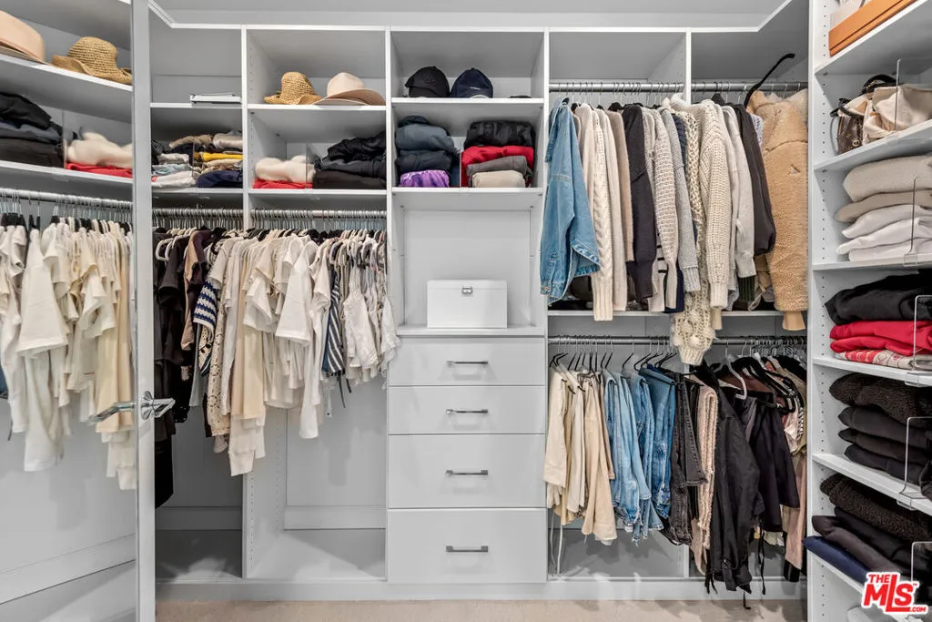 Encino, California 91316, United States, 2 Bedrooms Bedrooms, ,2 BathroomsBathrooms,Residential,Active,192115