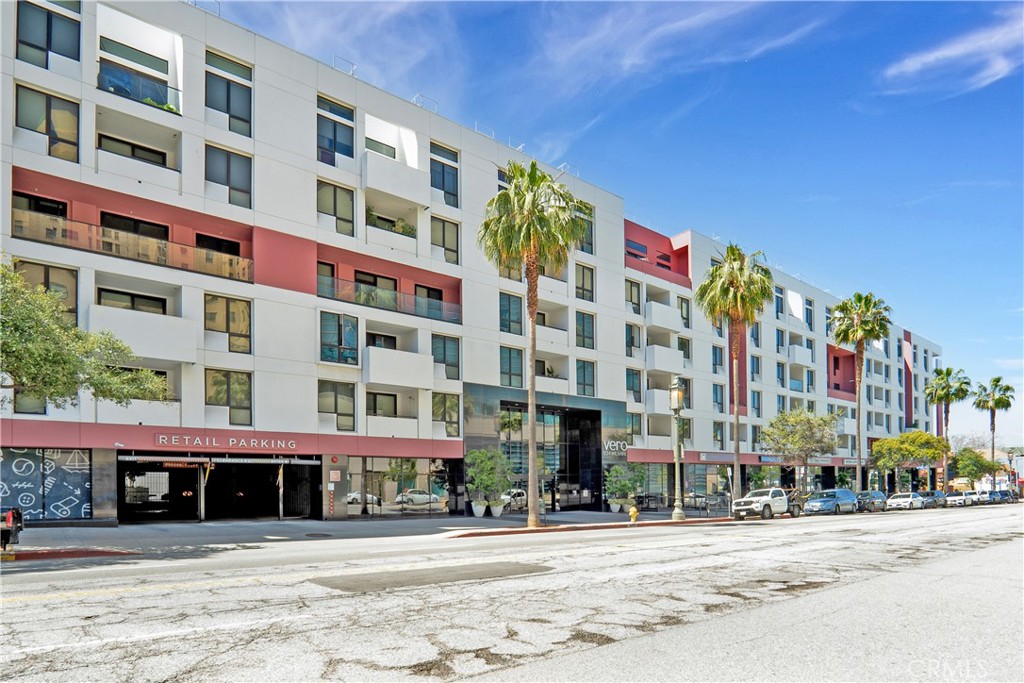 Incredible Price for a Top-Floor Stylish Penthouse! EV Charger and Storage unit included!
This spacious 1-bedroom, 1.5-bathroom residence spans 1,130 sq ft and offers a refined urban lifestyle in the heart of Los Angeles.
Step inside to sweeping, newly renovated pool views that create a peaceful, resort-like ambiance. The open-concept layout features hardwood floors, central air with a brand new AC unit, and a security system for peace of mind. The seamless flow between the living and dining areas makes it ideal for entertaining. The building offers top-tier amenities including 24-hour security, concierge service, an elevator, barbecue area, fitness center, yoga studio, and a sparkling pool.
Additional highlights include in-unit washer, dishwasher, refrigerator, and range. The home also comes with 2 assigned parking spaces in the gated underground garage, a personal EV charger, a newly installed storage unit, and available guest parking.
HOA covers water, trash, building amenities, controlled access, security, and parking. Pet-friendly community.
Don’t miss this rare opportunity to enjoy elevated, modern living in one of LA’s most desirable locations.