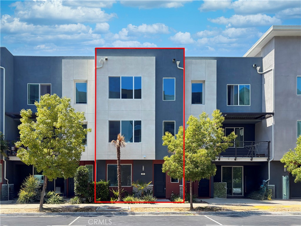 185 Steely, Irvine offers modern, low-maintenance living in the heart of the Irvine Business Complex. Built in 2021, this spacious 4-bedroom, 3.5-bathroom townhome spans approximately 1,856 square feet across three levels, blending contemporary design with functional layout.
The open-concept main level features a stylish kitchen with quartz countertops, stainless steel appliances, and a large center island—ideal for cooking and entertaining. Adjacent living and dining areas flow seamlessly to a private balcony, bringing in abundant natural light.
Upstairs, the primary suite includes a walk-in closet and spa-inspired bathroom with dual vanities and glass-enclosed shower. Additional bedrooms are generously sized, and a versatile lower-level bedroom with en-suite bath offers flexibility for guests, office, or gym space.
The home includes an attached 2-car garage with direct access, and is part of a well-maintained community with a low HOA covering exterior maintenance and shared amenities.
