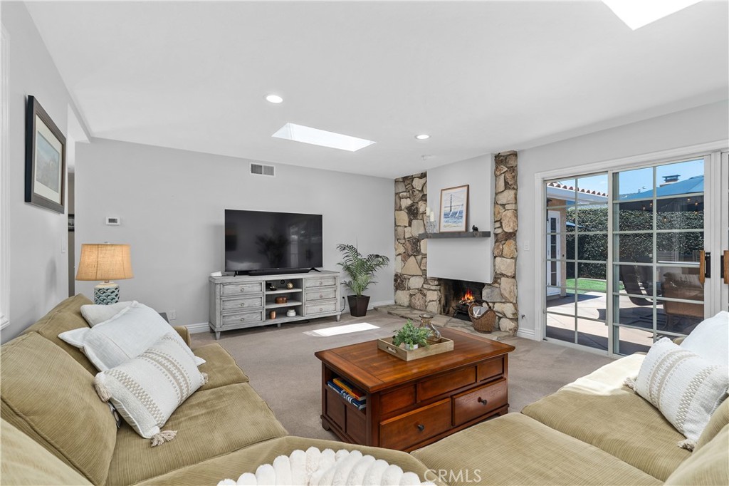 4589 Hazelnut Avenue