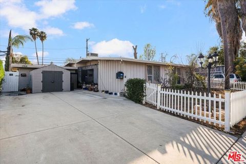 Photo of 17816 Lull Street, Reseda, CA 91335 (MLS # 26649557)