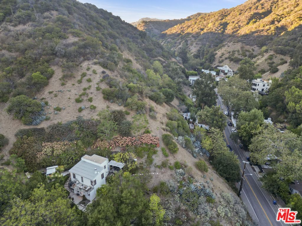 Photo of 1205 N Beverly Glen Boulevard, Los Angeles, CA 90077 (MLS # 25588427)