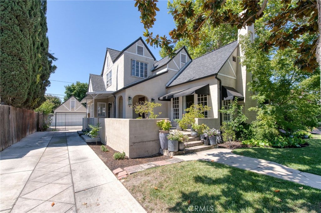 544 E Clinton