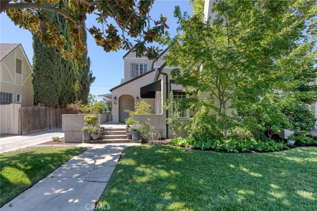 544 E Clinton