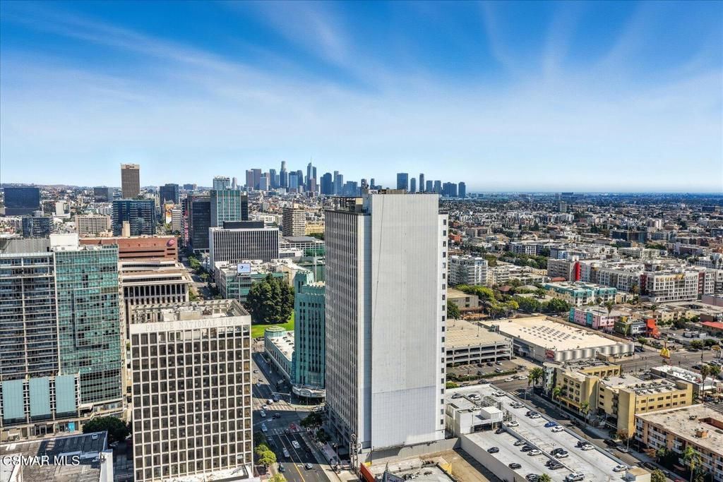 Photo of 3810 Wilshire Boulevard #1506, Los Angeles, CA 90010 (MLS # 225004787)