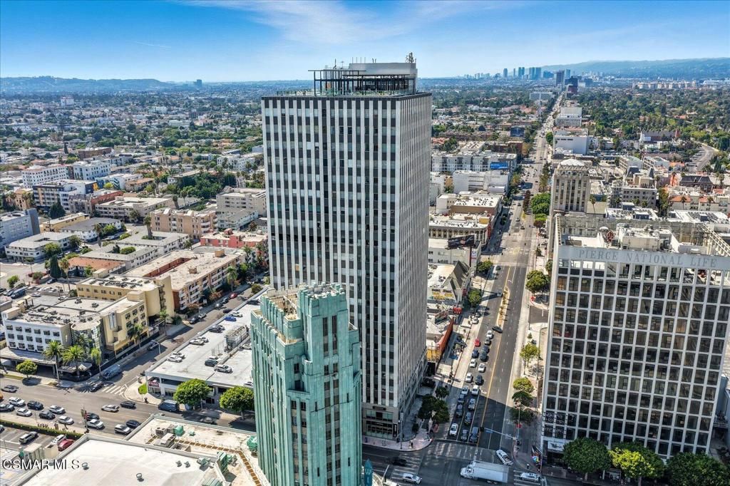 Photo of 3810 Wilshire Boulevard #1506, Los Angeles, CA 90010 (MLS # 225004787)