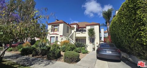 Photo of 1013 S Curson Avenue, Los Angeles, CA 90019 (MLS # 26828171)