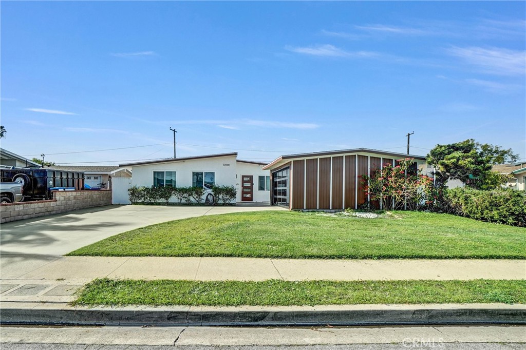 13581 Yosemite Drive