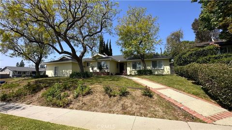 Photo of 9931 Amestoy Avenue, Northridge, CA 91325 (MLS # SR26095126)