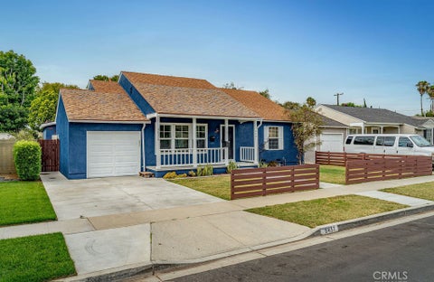 Photo of 5451 E Daggett ST, Long Beach, CA 90815 (MLS # PW26159351)