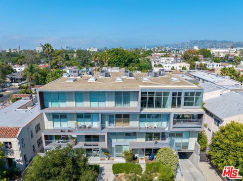 Photo of 611 N Bronson Avenue #6, Los Angeles, CA 90004 (MLS # 26103940)