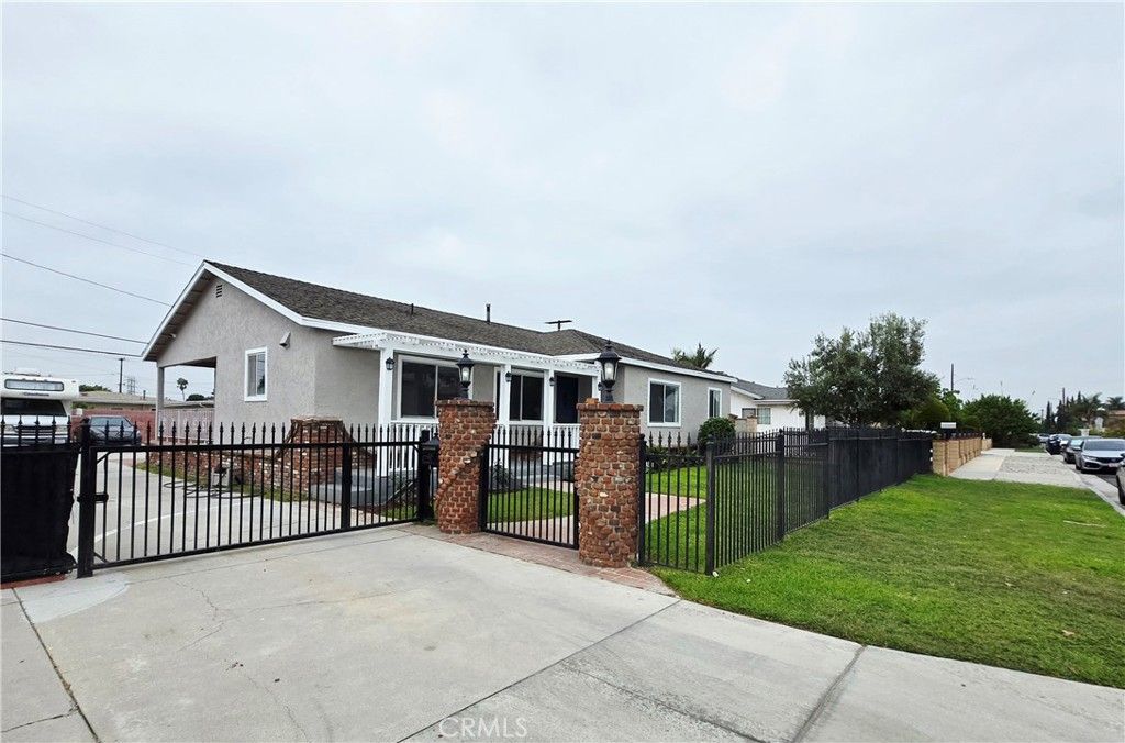 Photo of 13911 13911 Pacific Avenue, Westminster, CA 92683 (MLS # OC25235781)