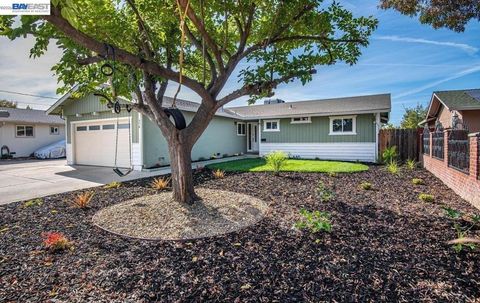 Photo of 578 Meadowlark St St, Livermore, CA 94551 (MLS # 41133842)