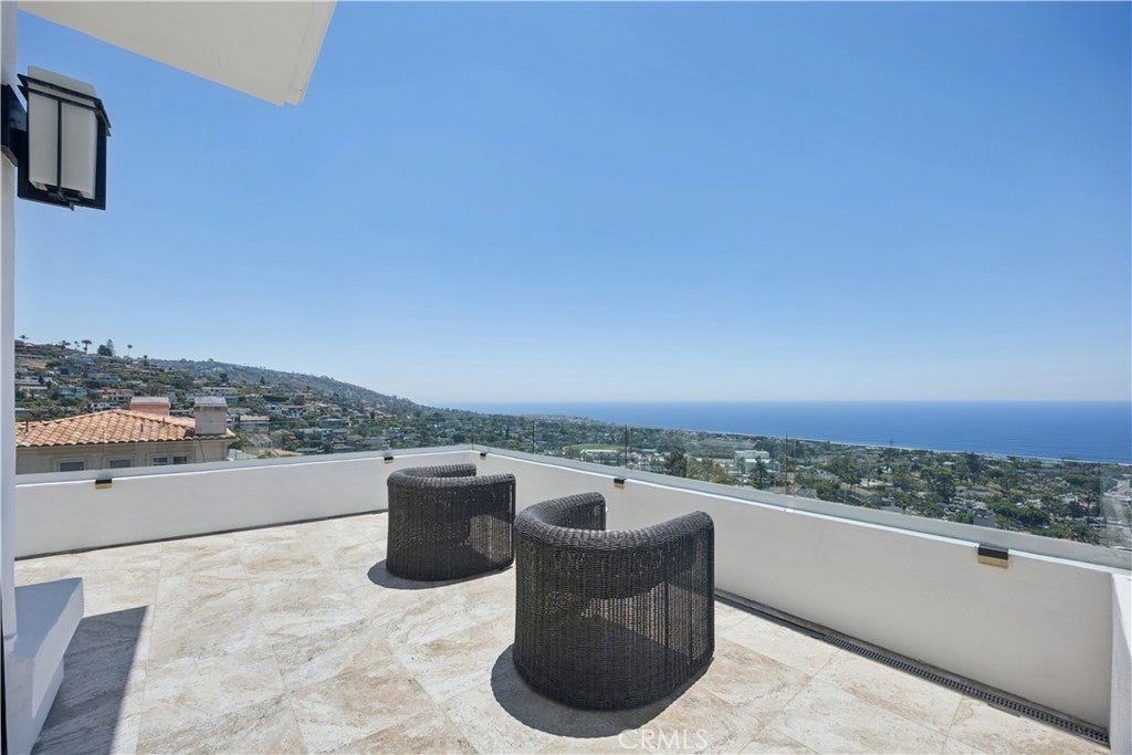 1076 Skyline Drive, Laguna Beach CA 92651 - Photo 30