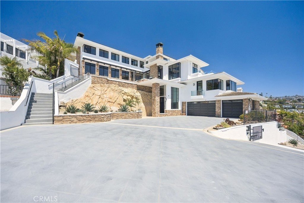 1076 Skyline Drive